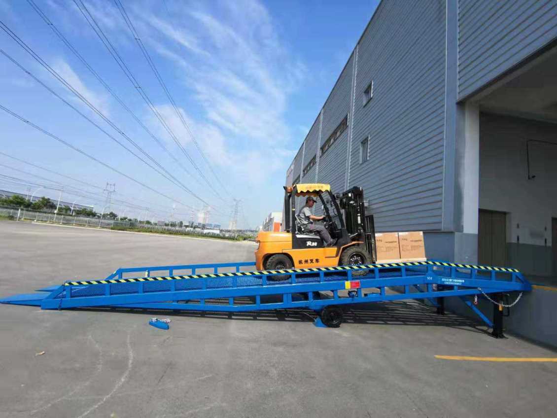 装卸移动式登车桥